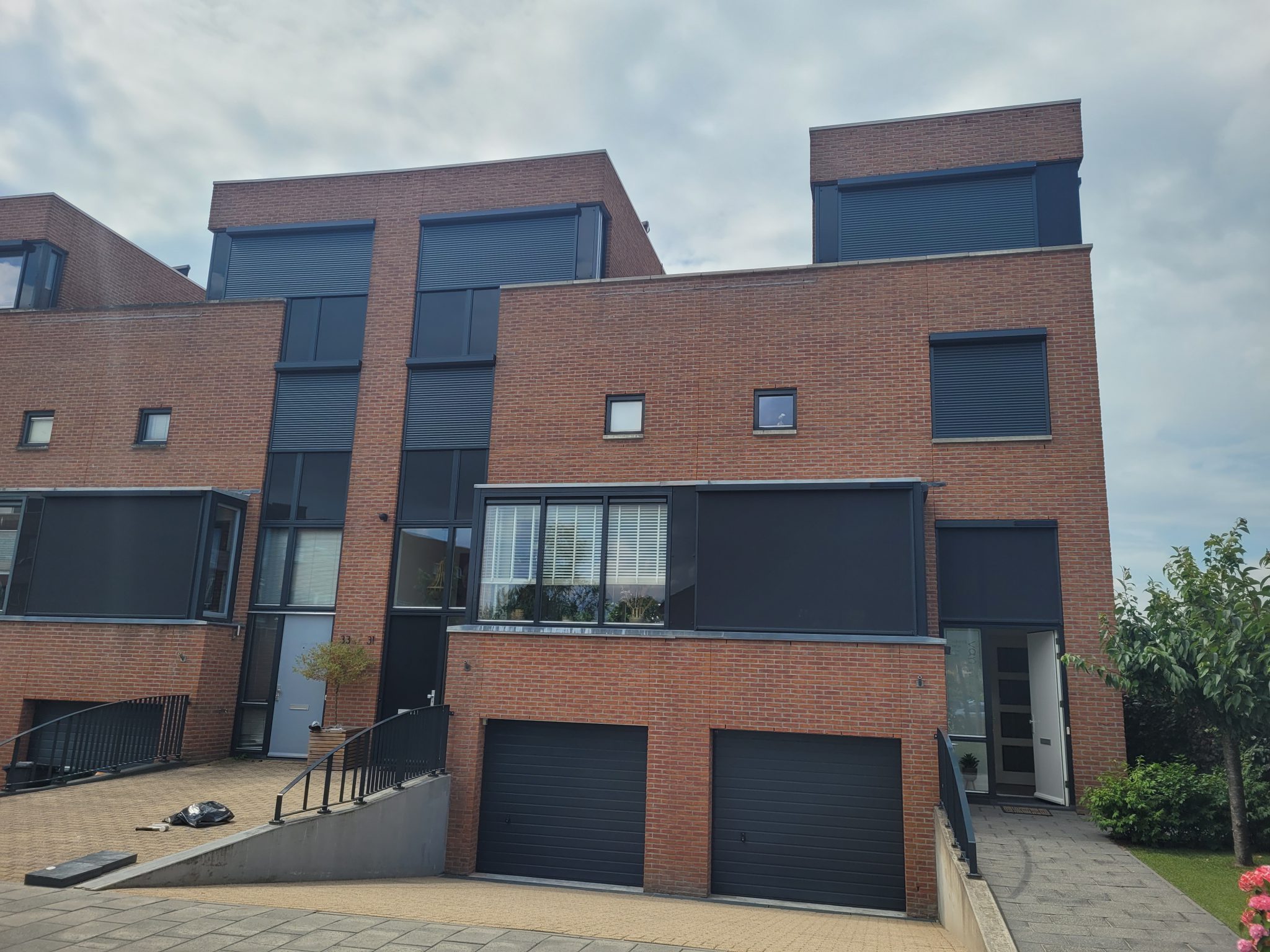 Solar rolluiken en windvaste screens Nijkerk met brel motor