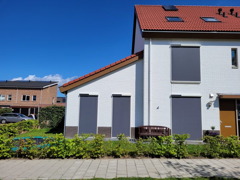 Ritsscreen wit op zonnepaneel