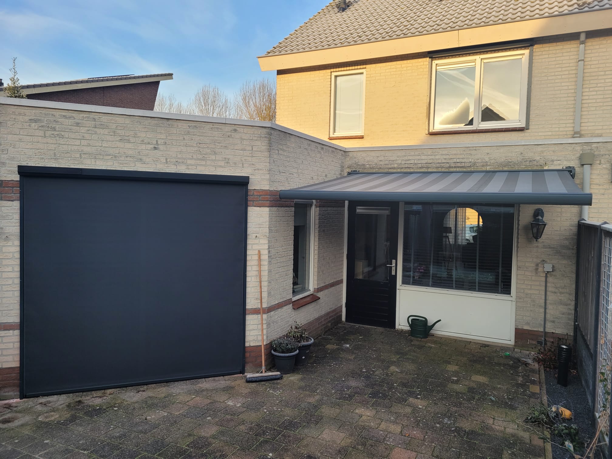 Windvast screen en Terrasscherm B4000 met afstandsbediening Kampen