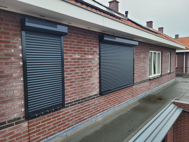 Rolluiken met solar 1e verdieping ral 7021