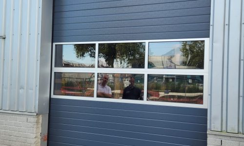 garagedeur Antraciet met glasvenster Hilversum